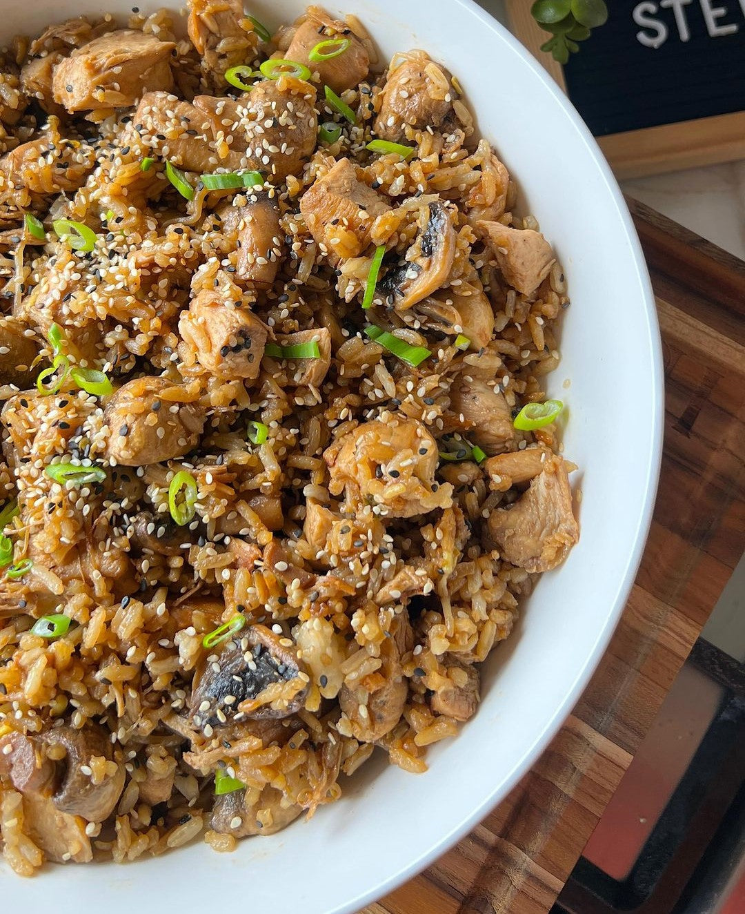 Arroz Chaufa de pollo y champiñones